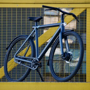 Ce vélo est une parfaite illustration du développement durable que je défends au quotidien. Sobriété, efficacité, durabilité, écologie, Vanmoof !! Ce vélo est une parfaite illustration du développement durable que je défends au quotidien. Sobriété, efficacité, durabilité, écologie, Vanmoof !!